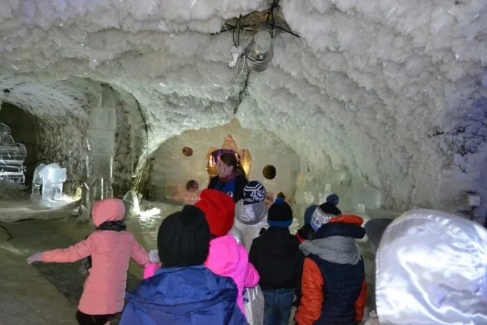 Республика саха якутия столица якутск. Республика саха якутия столица. Куда можно сходить в якутске. Царство вечной мерзлоты якутск. Ледовый городок якутск.