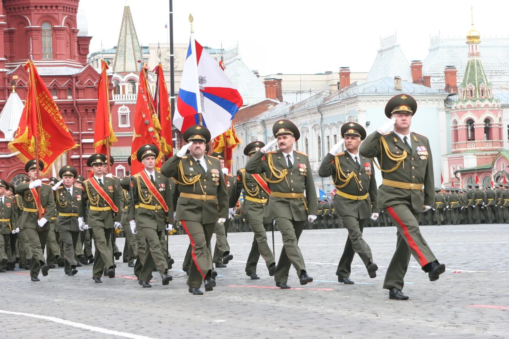 В городе прошло 9 мая. Парад Победы 9 мая 2022. Парад Победы на красной площади 2022. Парад день Победы 2022 Москва. Парад 9 мая 2022 в Москве.