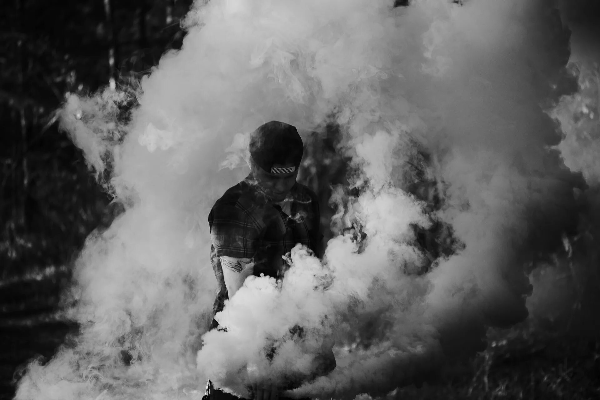 Там нет меня где дым. Человек в дыму. Дым. Фотосессия с дымом. Дым фото.