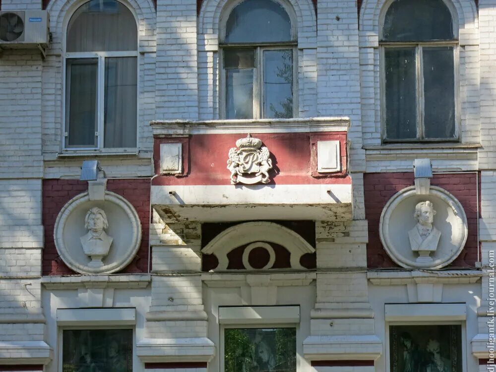 Бецкой иван иванович памятник герцена. Банкир фуггер якоб скульптура. Парк константина иванова чебоксары. Д. Дом с бюстами.