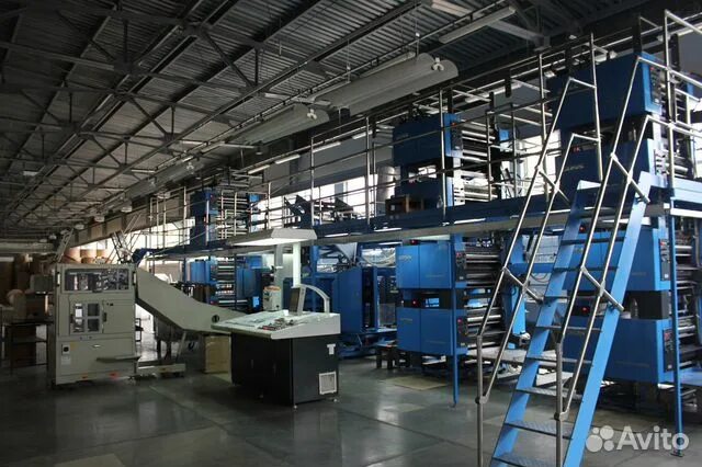 Тоаз фото рабочих. Работа в тольятти рабочий. Работа в тольятти рабочий. Строитель в форме и шлеме на сером фоне. Работа в тольятти рабочий.