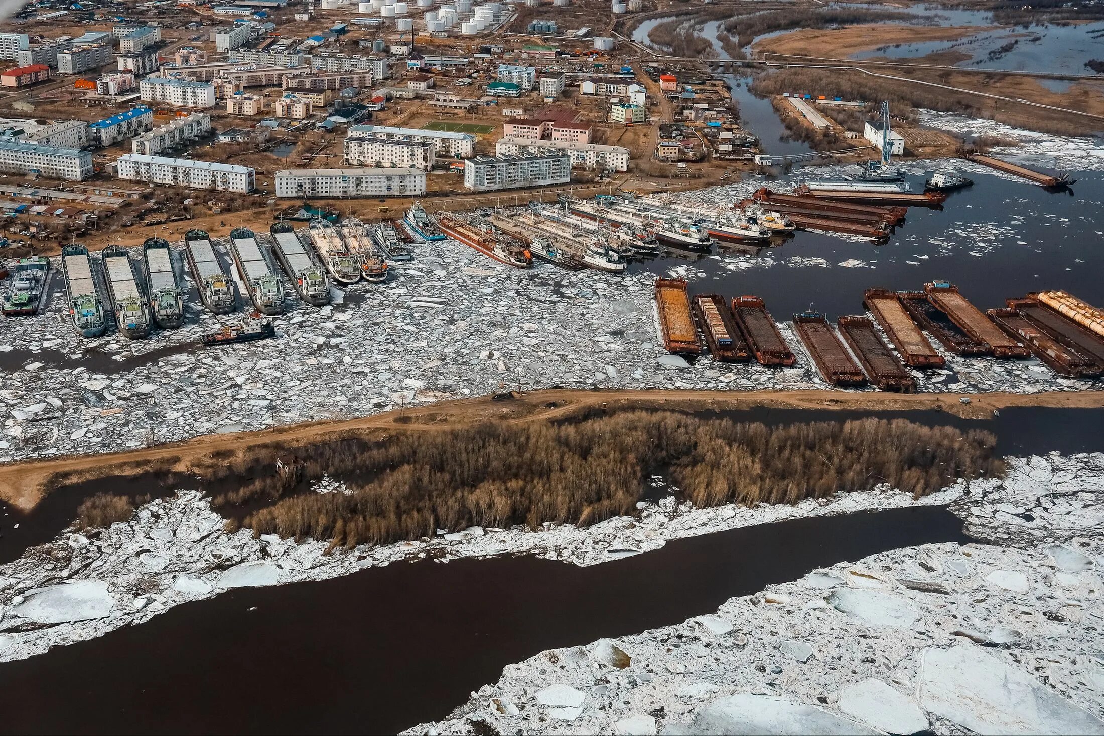 Ледоход на Индигирке 2022. Ледоход Кангалассы. Ледоход Якутия. Ледоход на Лене 2022. Лена возле якутска