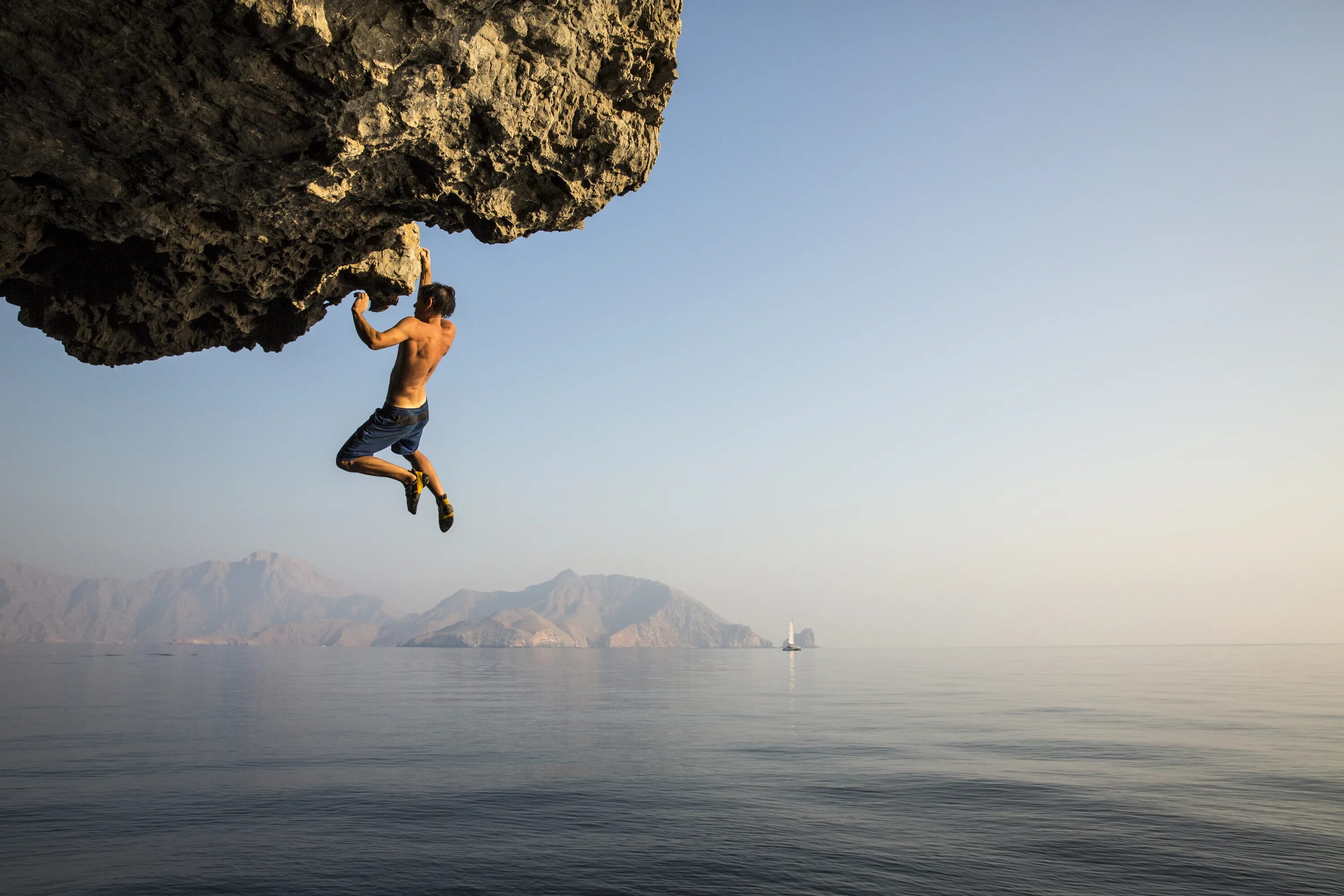Adventurous перевод. Алекс хоннольд. adventurous person. картинки adventurous. rock jump.