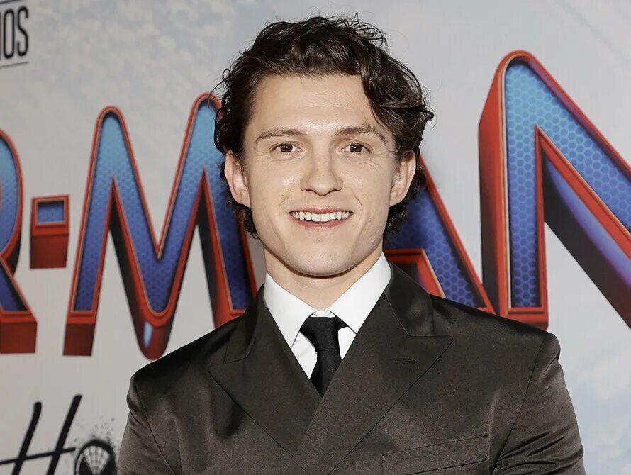 Том холланд. Tom holland romeo. Человек паук том холанд. Питер паркер человек паук том холланд. Том холланд 2023.