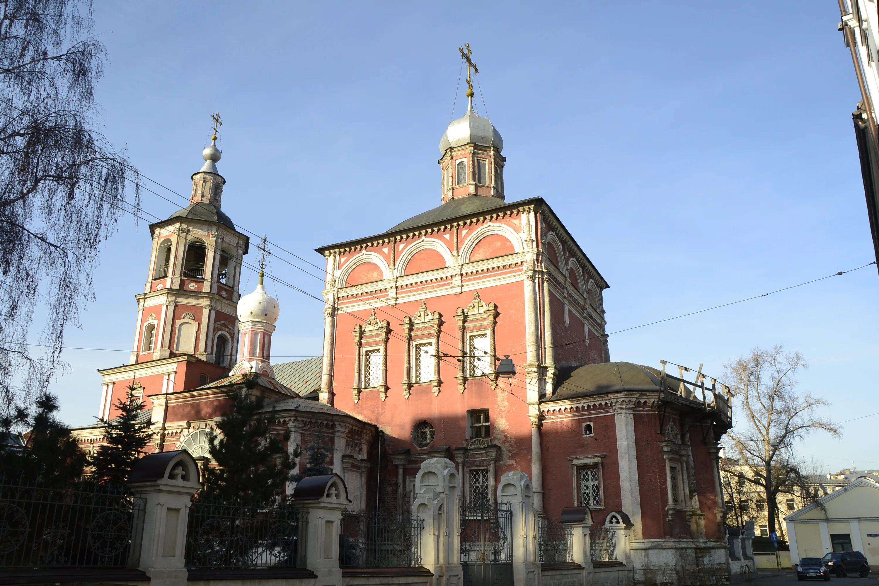 Храм в барашах. Храм введения в барашах. церковь в подсосенском переулке. храм подсосенский введенский храм подсосенский переулок. введенская церковь покровка в барашах.