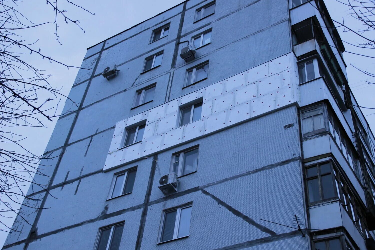 утепление фасада квартиры. угловая квартира снаружи. утеплитель для стен снаружи. утепление фасада дома снаружи самара. утеплитель для фасадов высотных домов.