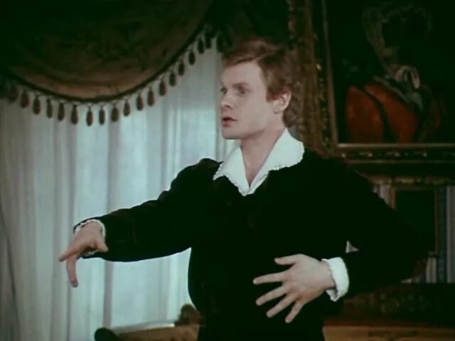 Горе от ума малый театр 1977. Чацкий горе от ума 1977. Виталий соломин чацкий 1977. Горе от ума фильм 1977 чацкий. Горе от ума фильм 1977.