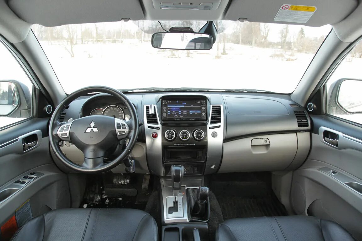 Car Features List for Mitsubishi Montero Sport 2021 3.0L GLS 4WD mid plus (Saudi