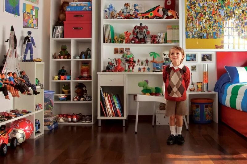 Прибирать комнату. Идеальный порядок в детской. Детская комната с игрушками. Навести порядок в комнате. Идеальный порядок в детской комнате.