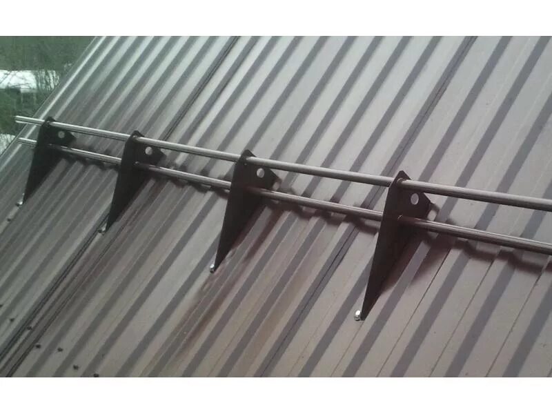 Установка снегозадержателя на профнастил. Снегозадержатель сзт-h150x3000 узел крепления. Установка снегозадержателя на профнастил. Borge 25х45 мм, l-3 м. Снегозадержатель на профнастил с35.