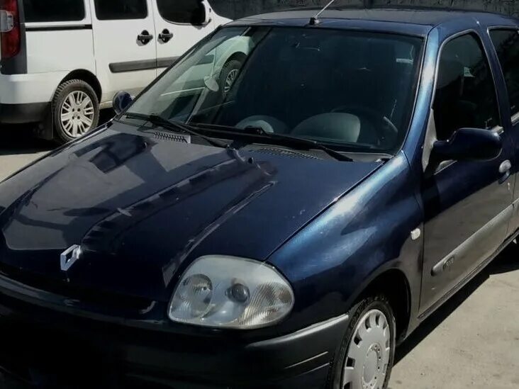 Renault львов. Рено Клио седан 2002. Рено Клио 2 2002 года. Рено Клио 2 2002. Рено Клио 2002 седан закарбоненный.