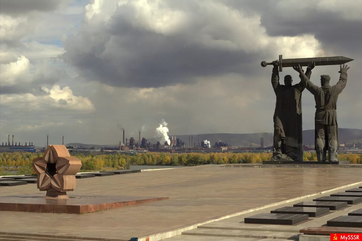магнитогорский металлургический комбинат , гора магнитная. город магнитогорск металлургический комбинат. «тыл — фронту» в городе магнитогорске. магнитогорск на данный момент. магнитогорск примечательности.