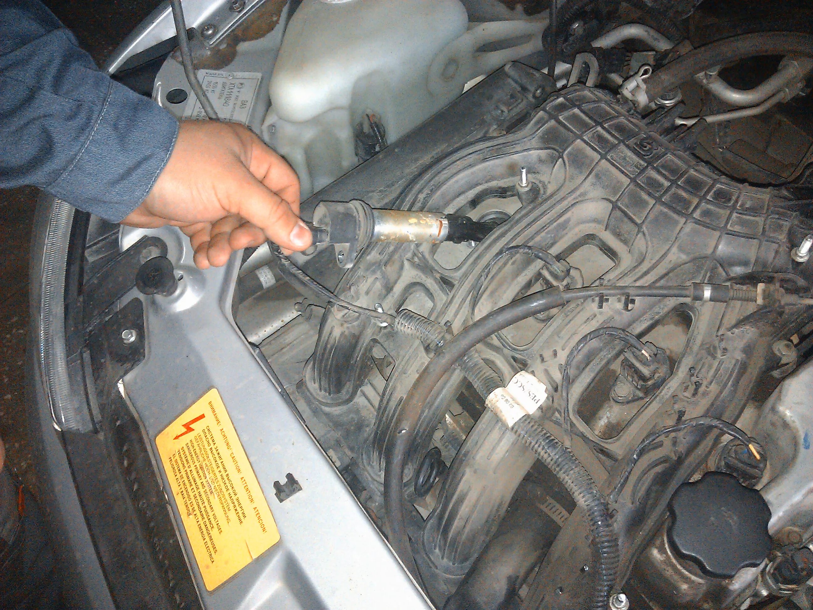 5. Колпачки в двигатель на ваз 2112. Катушка зажигания лада калина 16 клапанов. Клапан двигателя ваз 2110 16 клапанов. Грм ваз 2112 16 клапанов.