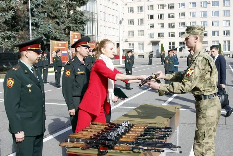 Ордена Жукова институт национальной гвардии. Санкт-Петербургский военный ордена Жукова. Институт войск национальной гвардии Санкт-Петербург. Вручение вооружения.