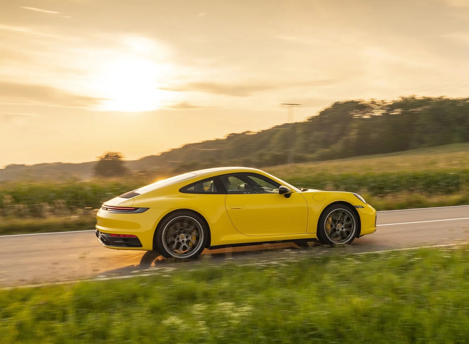 лотус эвора на улице. Porsche 911 turbo s 992. ауди тт роадстер новая. Yellow side. порше 45.