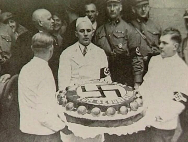 Торт Адольфу Гитлеру с Баку. День рождения фюрера. День рождения гитлера 20 или 21 апреля