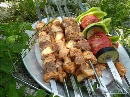 На кухне у любани шашлык
