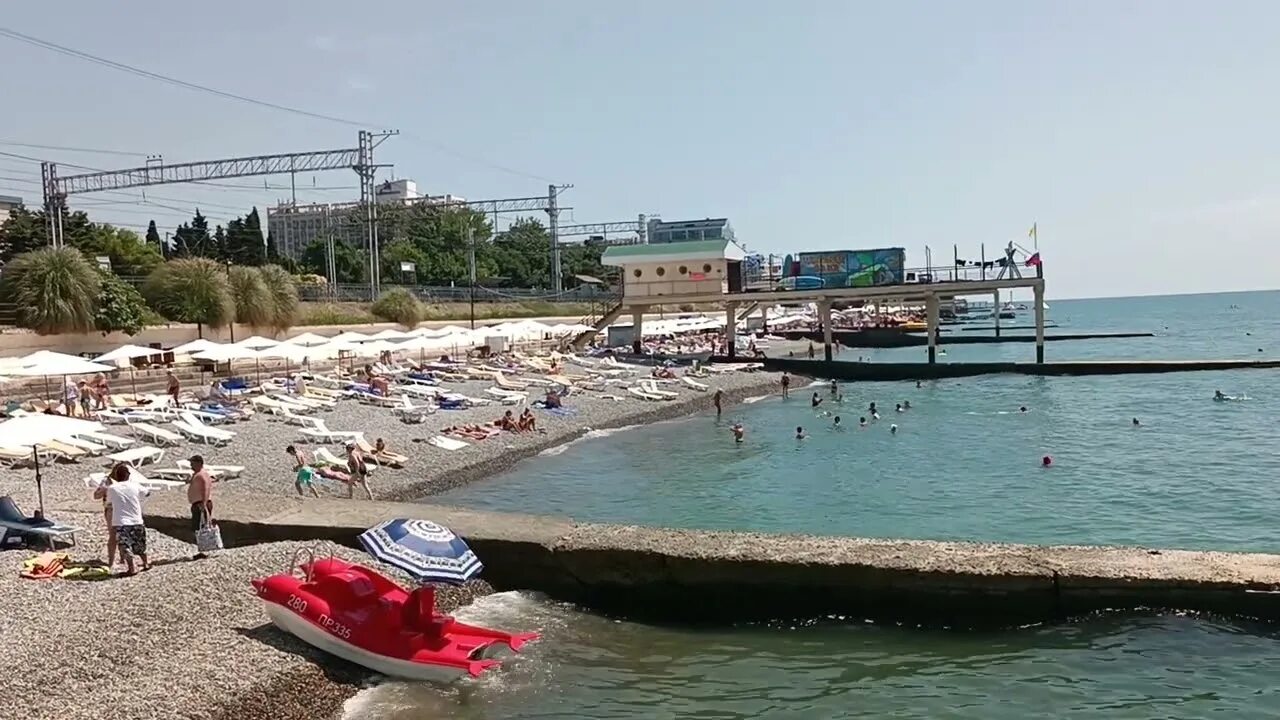 Море в адлере сочи. Пляж кургородок адлер. пляж дельфин адлер. море адлера в 2025. пляжи адлера 2025.