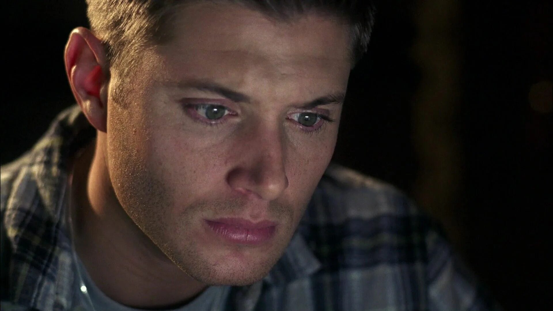 винчестер человек. винчестер человек. дин и сэм винчестеры. сэм и дин винчестеры сериал. дин винчестер 2014.