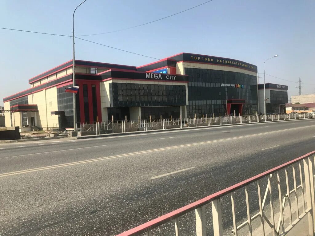 Адреса в гудермесе. Центральный рынок гудермес. Гумс парк в гудермесе. Гудермес сити рио. Гудермес ул репина.