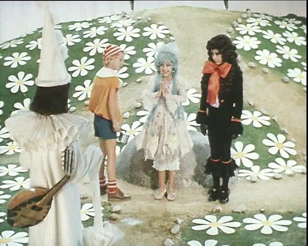 Буратино мальвина пьеро артемон. Буратино мальвина артемон. Мальвина и пьеро. Артемон и мальвина из буратино. Буратино, мальвтна, перо,.