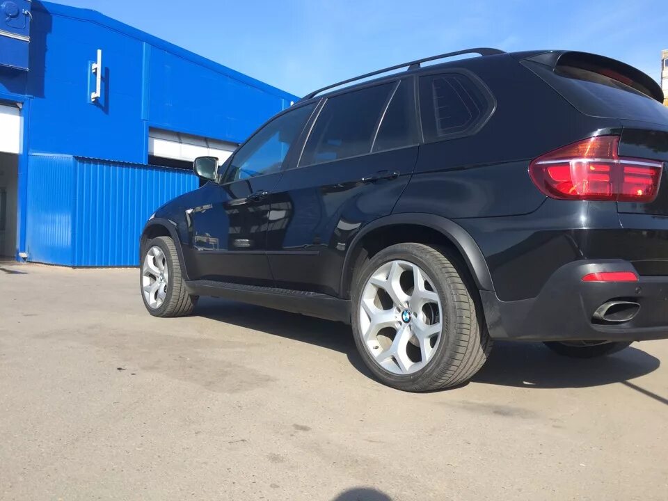 BMW 214 стиль r20. BMW x5 e70 на 214 стиле. BMW e70 r20. Стиль 214 БМВ х5.