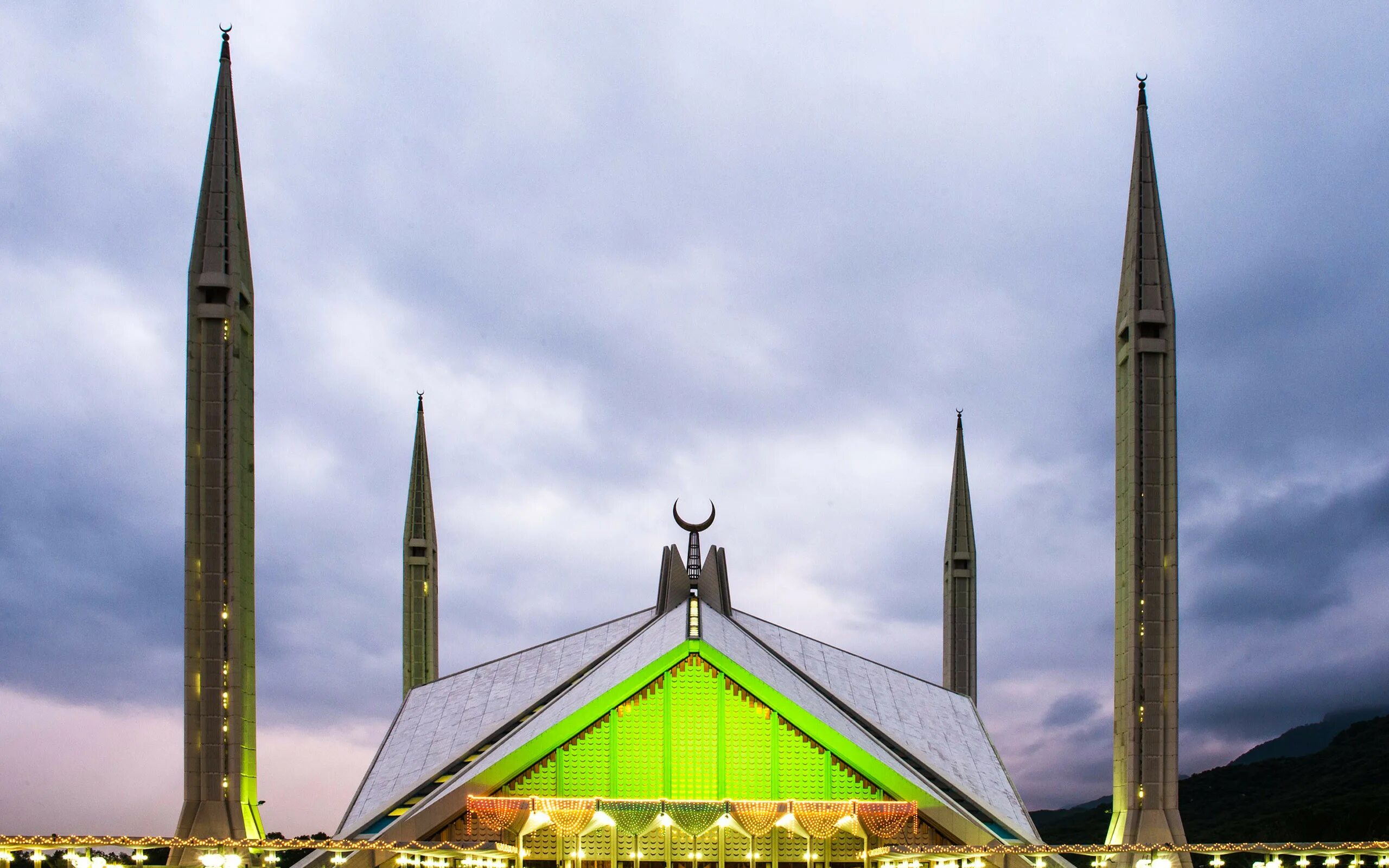Курбан-байрам мечеть шейха зайда. Абу-даби мечеть шейха зайеда ночью. Мечети салих. Мечеть кул-шариф. Мечеть аль-салех.