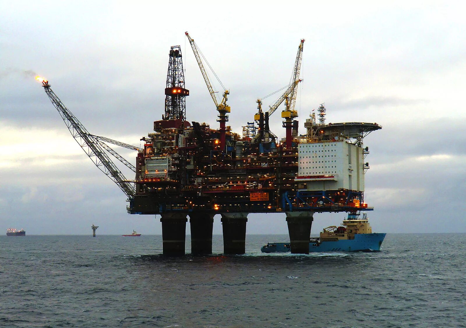 Платформа c. Gullfaks c платформа. нефтяная платформа gullfaks. месторождение гульфакс. месторождение гуллфакс.
