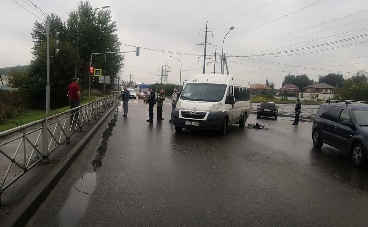 Тула дтп автобус. Дтп в туле с маршруткой сегодня. тула авария 2025 мерседес. тула дтп одоевское шоссе ул парковая 2025.