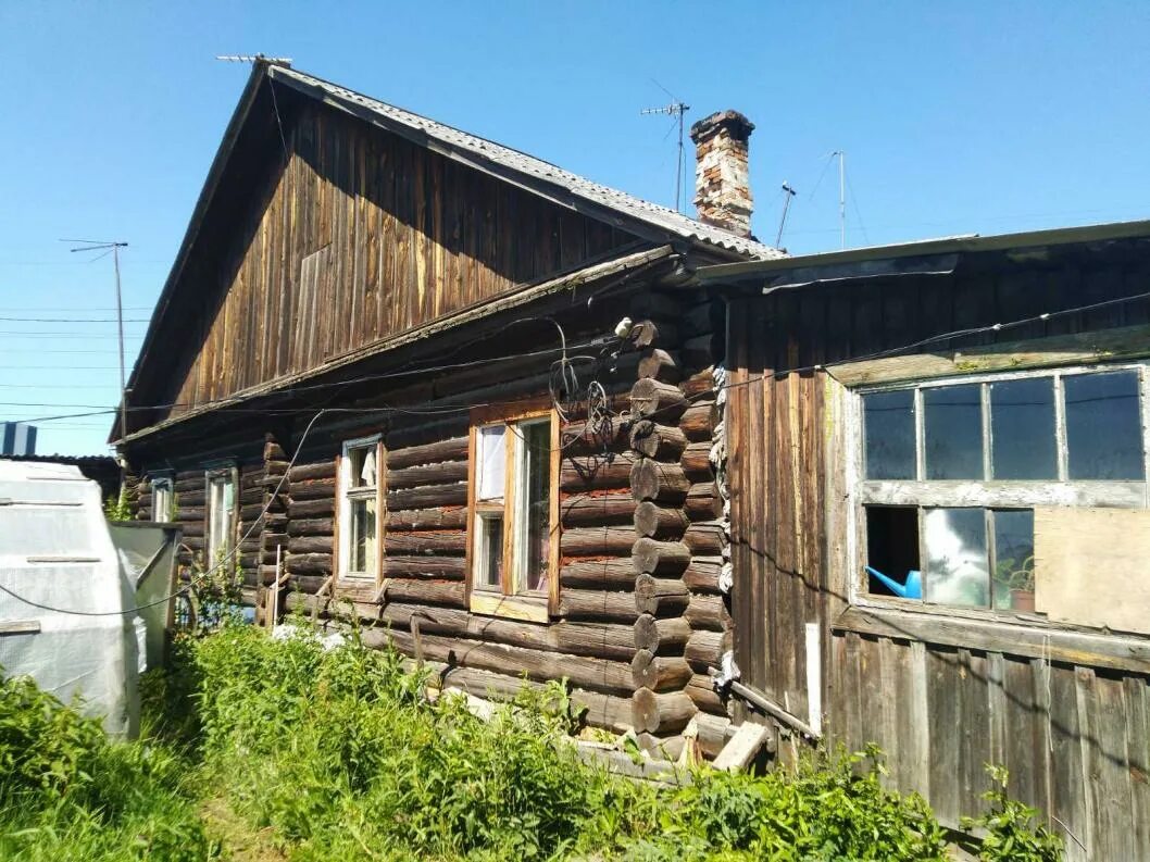 Расселение тюмень. Аварийное жилье. Аварийное жилье в России. Покосившийся дом на Беляева Тюмень.