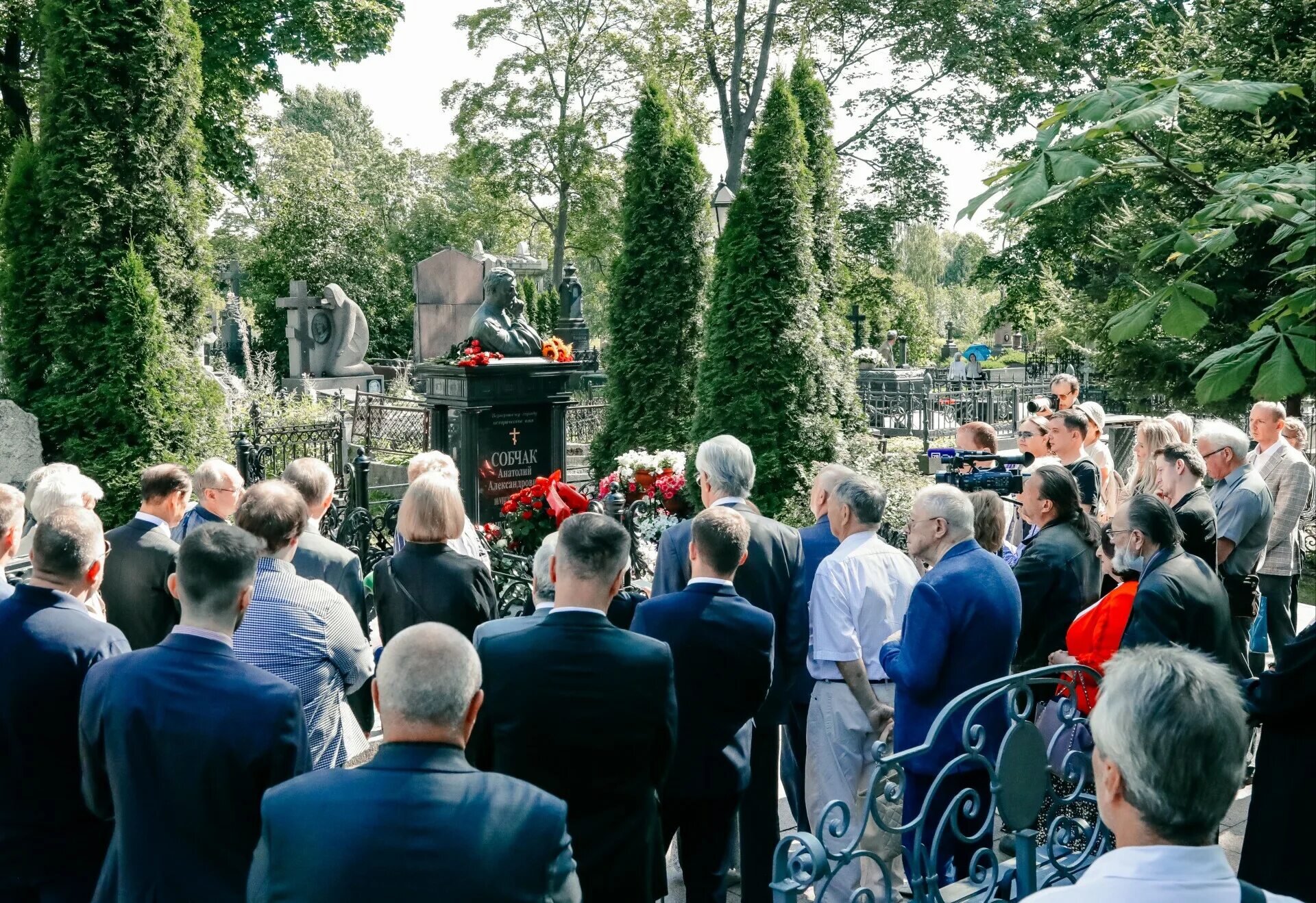 Анатолий собчак могила. Собчак 1991. Могила собчака в александро-невской. Анатолий собчак 1989. Анатолий собчак 2000.