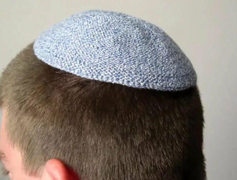 Еврейская шапочка ермолка. Ермолка еврейский головной убор. Кипа Еврейская шапочка. Ермолка тюбетейка.