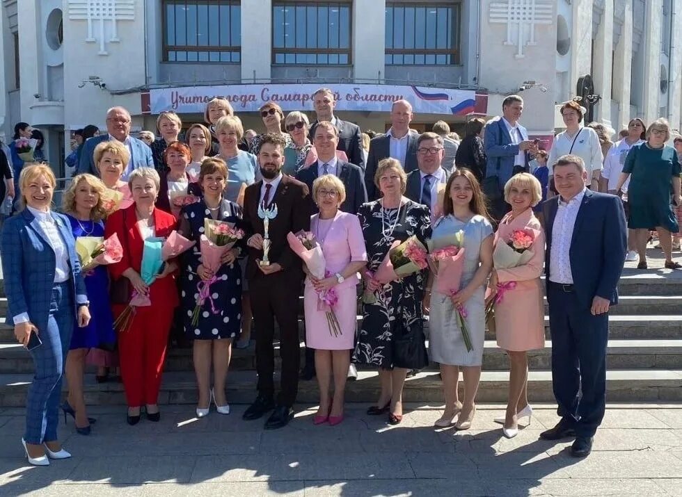 Конкурс самарской 2025. Учитель в школе. учителя сызрань. учитель фото. учитель года 2025 самарская область.