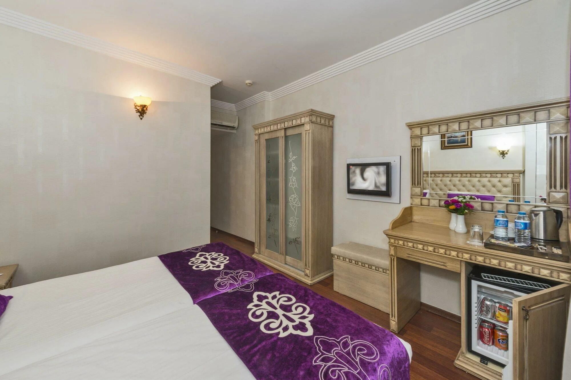 Mahya hotel 3. Istanbul holiday 3* султанахмет, стамбул. истамбул холидей отель. istanbul holiday hotel 3* boutique. sarnic hotel and sarnic premier hotel 3* boutique, турция, султанахмет, стамбул.