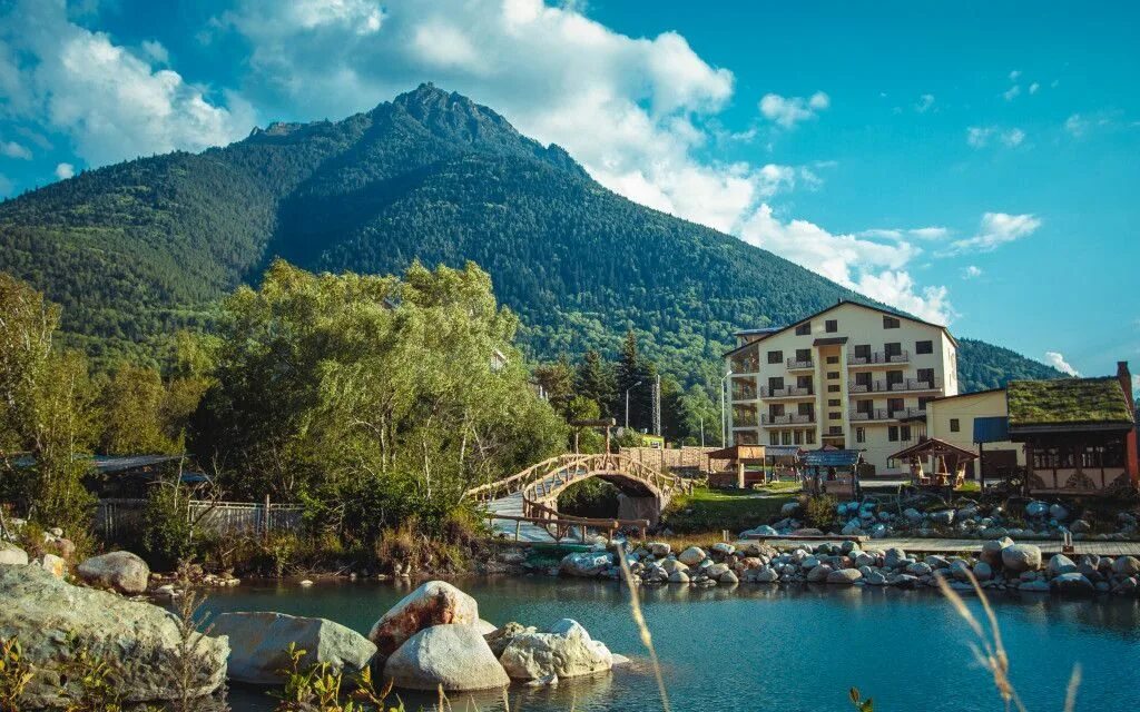 Карачаево черкесия теберда домбай. Кчр город теберда. Теберда. Г теберда карачаево черкесская республика. Кчр теберда.