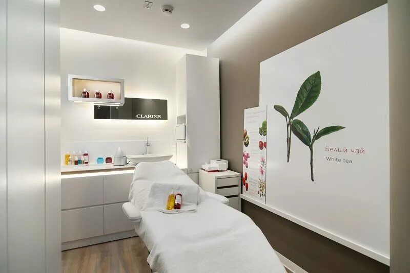 Clarins 92200. Спа центр clarins. Спа центр clarins. Clarins event. Шереметьево clarins skin spa.