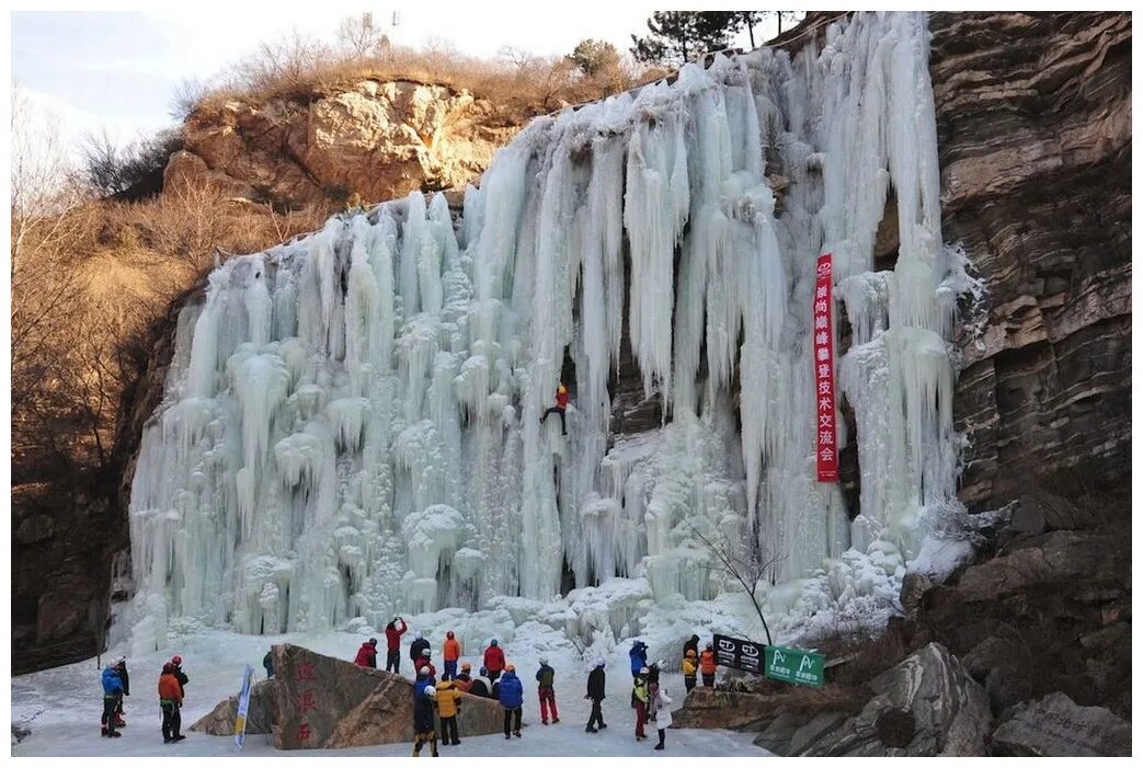 Замерзший водопад хэбэй. Замерзший водопад фенг. Китайские застывшие водопады. Замерзший водопад л2. Китай замерз.