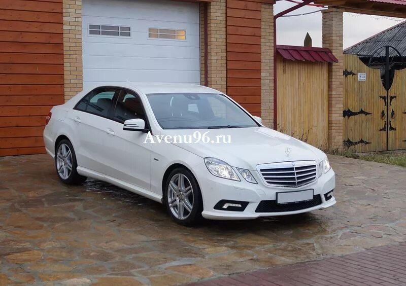 200 Мерседес е200. Мерседес е200 2012 белый. Mercedes e200 AMG 2012. Mercedes Benz e200 2008. Прокат е