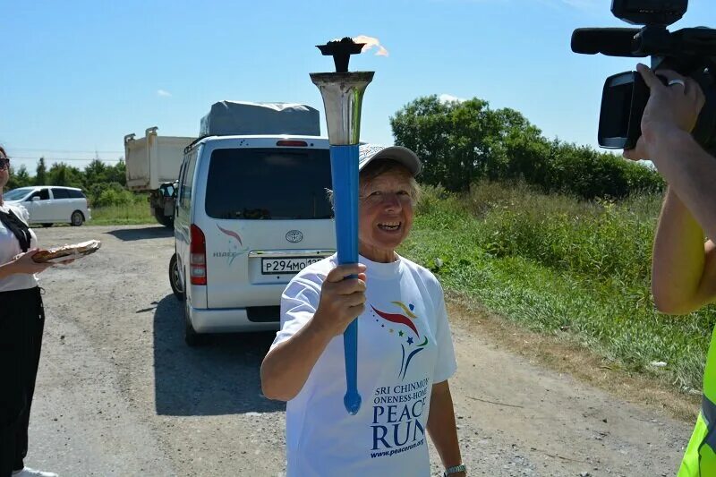 Передай сердце флэшмоб. 12 июня праздник. 12 июня 2023 москва. Хамстер 12 июня. Хамстер 12 июня.