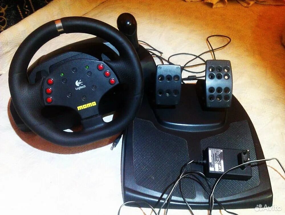 Momo racing купить. Игровой руль Logitech Momo Racing. Руль логитеч МОМО. Руль Лоджитек МОМО. Логитеч МОМО рейсинг руль.