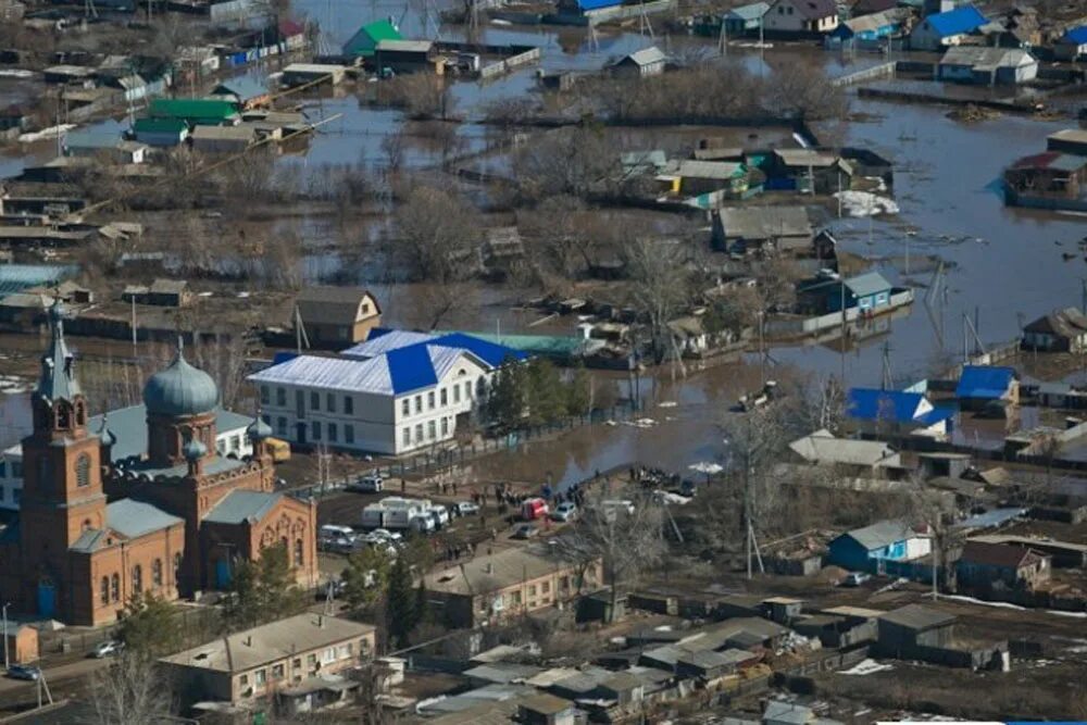 Какие районы затопило в оренбургской. Село Краснохолм Оренбургской области. Оренбург потоп в Краснохолме. Оренбург село Краснохолм. Паводок в Краснохолме Оренбургской области.