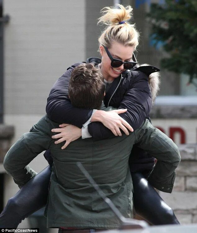 Том аккерли и марго. Margot robbie tom. tom ackerley. margot robbie и том аккерли. марго робби и акерли.