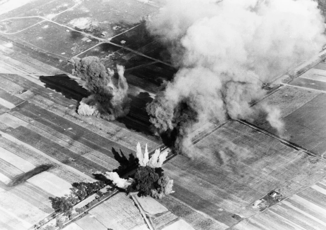 Бомбардировки второй мировой войны. Бомбардировка Польши 1 сентября 1939 года. Начало второй мировой войны бомбардировка. Бомбежки Германии 2 мировая.
