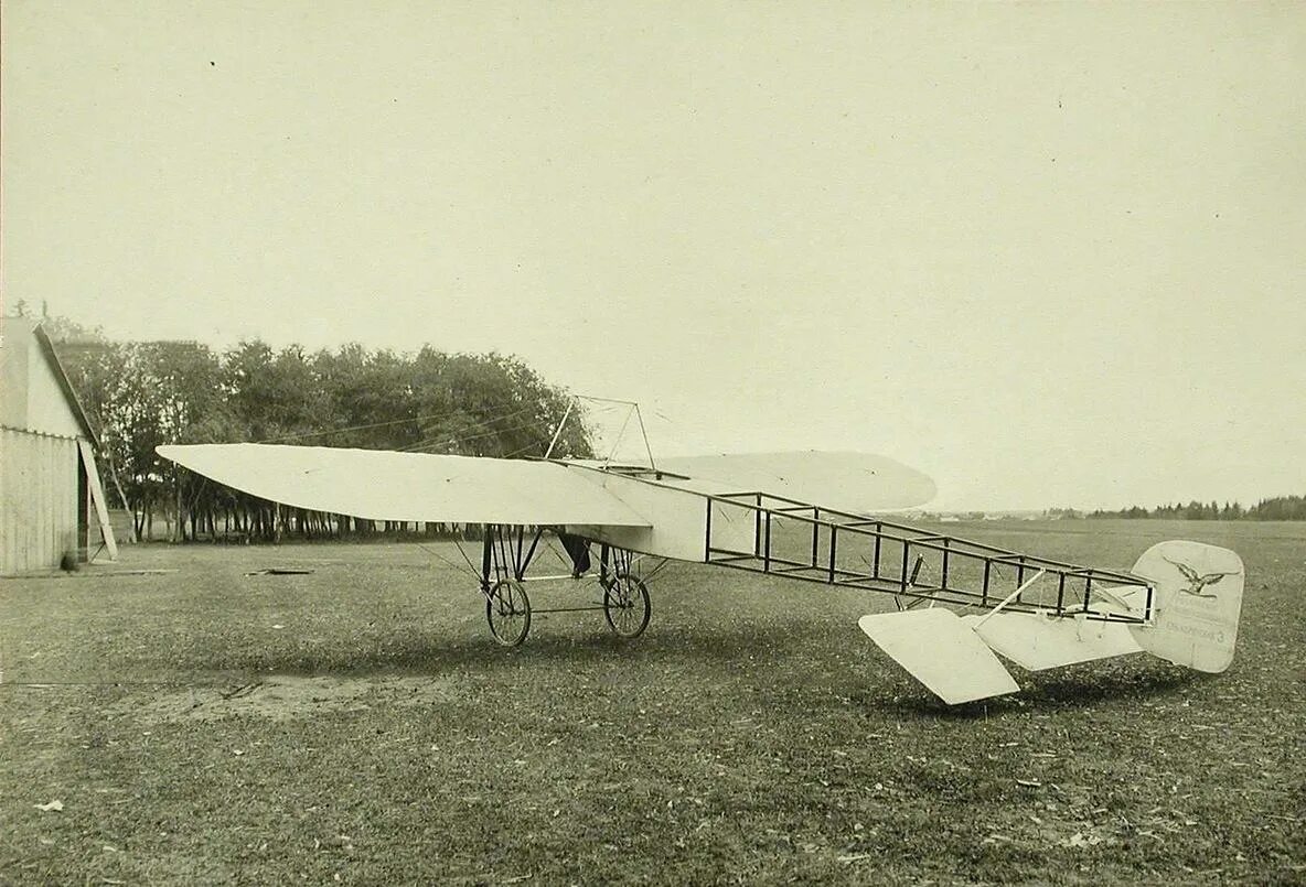 Первый самолет название. Первый российский Аэроплан 1910 года. Самолет биплан Кудашева 1910 года. Первый самолет моноплан. Биплан «Россия-а» 1910 г..