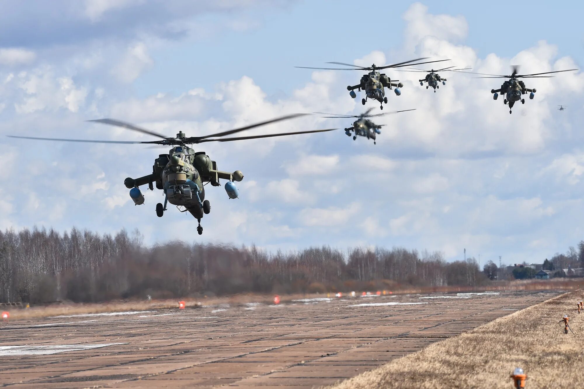 Ми 24 высадка десанта. День армейской авиации 2024. С днем армейской авиации открытки. День создания армейской авиации картинки. 28 октября день армейской авиации.