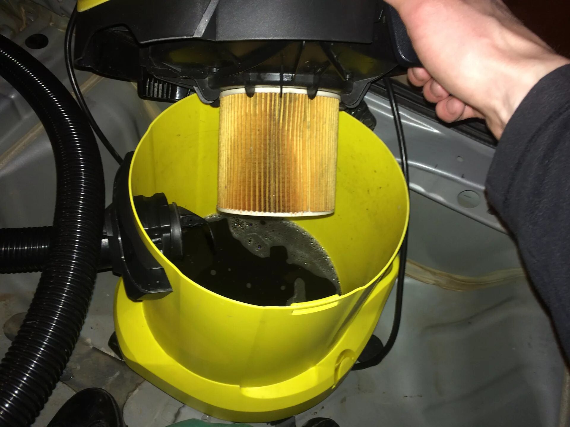 Как чистить пылесос керхер. Пылесос karcher wd 3. karcher wd 3 насадка для химчистки. karcher wd 3 premium щетка. насадка для химчистки на пылесос керхер wd3.