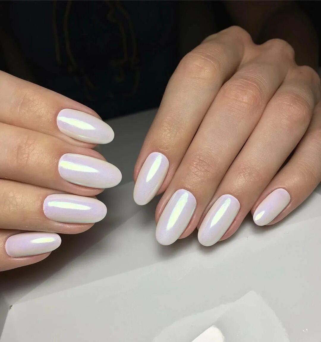 Втирка жемчуг. Маникюр с жемчужной втиркой 2022. Втирка luxio silver. Белый маникюр втирка 2022. Жемчужина втиркк.