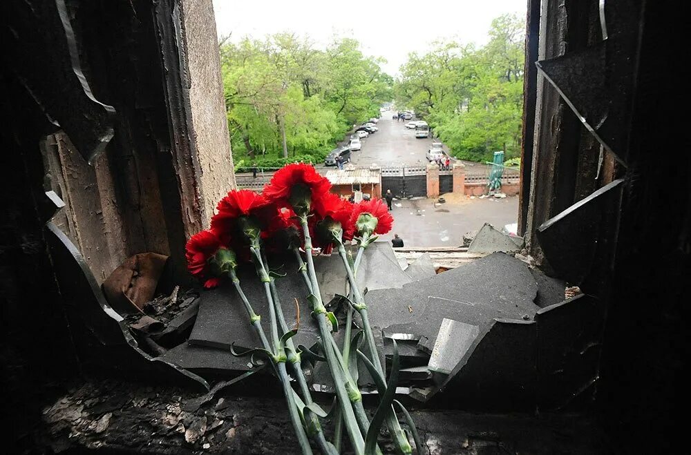 Сойти трагедия. Одесса дом профсоюзов 2 мая 2014. одесса 2 мая дом профсоюзов. одесса дом профсоюзов трагедия. 2 мая одесса 2014 год трагедия.
