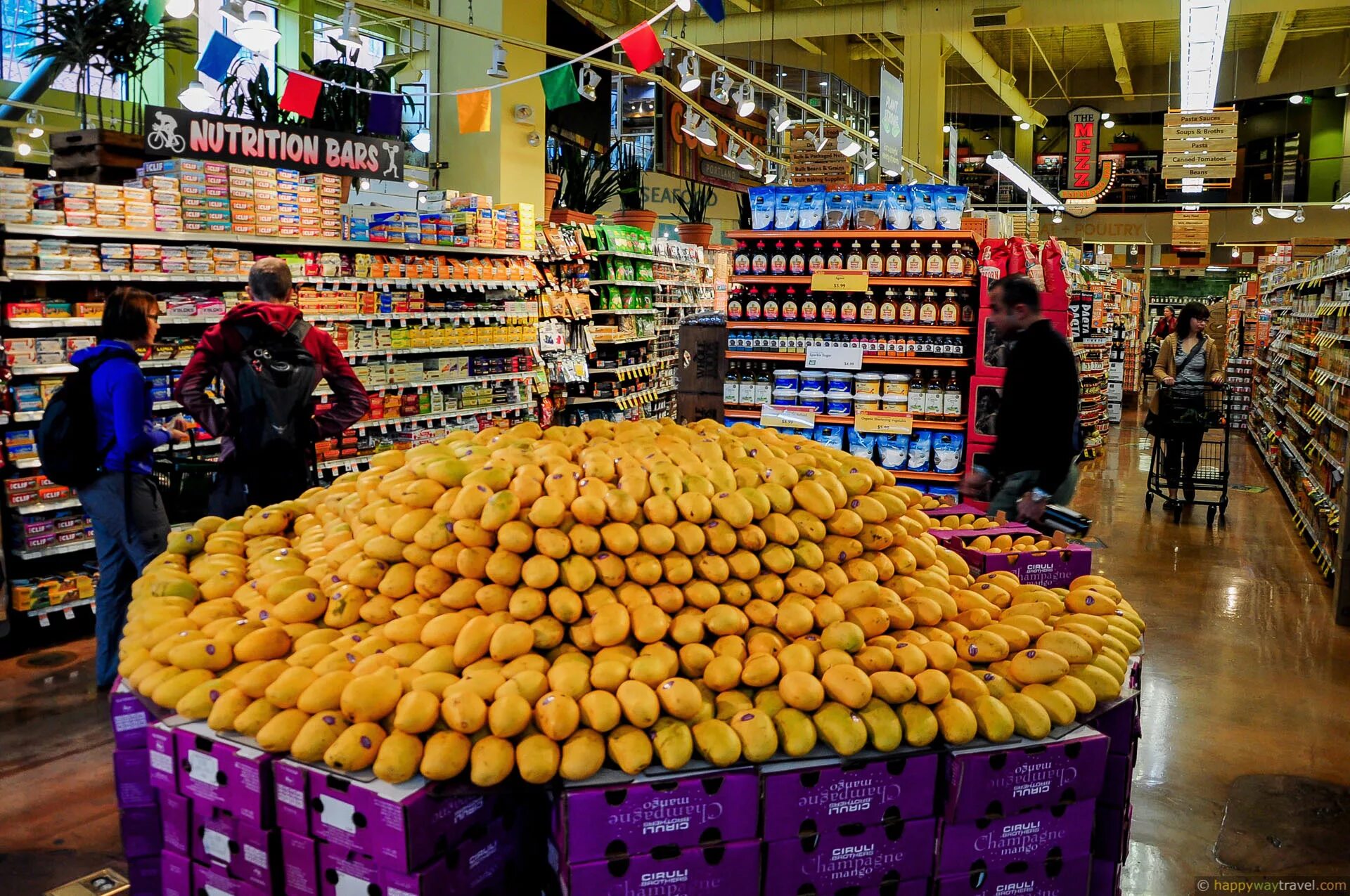 супермаркет в америке. американские магазины продуктов. американские продуктовые магазины. гипермаркет walmart. гипермаркет в америке.