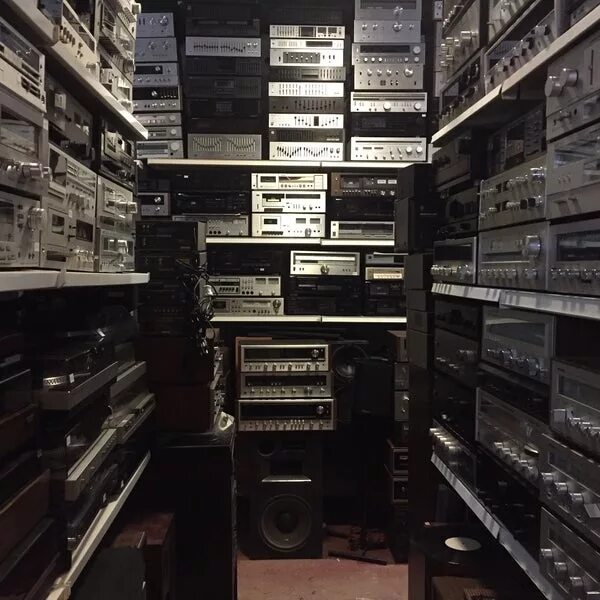удельный проспект 2б vintage tech. Vintage tech магазин аудиотехники санкт-петербург. Retro gaming setup. Vintage tech магазин аудиотехники на удельной. Vintage tech на удельной.
